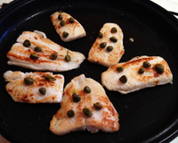 Filé de peixe com alcaparras