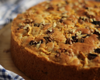Adeus, pão francês! Misture banana, maçã e aveia e faça esse bolo de café da manhã sem farinha e sem açúcar