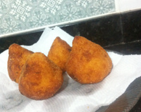 Coxinha de batata e trigo