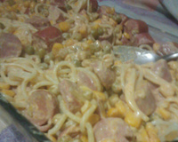 Macarrão com salsicha e creme de leite