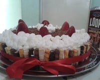 Bolo de chocolate e morango com Twix