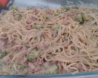 Macarrão com brócolis e creme branco