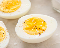 Diga adeus à panela com água! Agora só cozinho os ovos assim