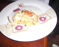 Escondidinho de pizza recheado com carne moída, presunto e queijo