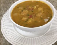 Sopa de banana verde