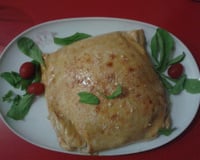 Rocambole de presunto e queijo com massa de pastel