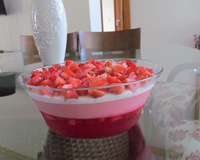 Gelatina com creme rosado