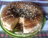 Bolo com cobertura de mingau com chocolate