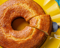 O melhor bolo de laranja de liquidificador de todos os tempos: fofinho, molhadinho e muito fácil de fazer