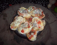 Torrada com vinagrete e queijo