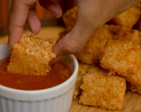 Meus filhos chamam de lanche croc-croc: meu dadinho de tapioca fica perfeito sempre, muito crocante e fácil de fazer!