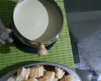 Fondue de queijo no pão italiano