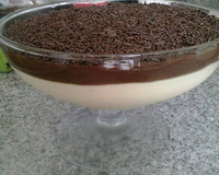 Mousse de maracujá com mousse de brigadeiro