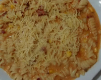 Macarrão expresso com calabresa e cenoura