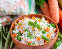Como fazer arroz congelado ficar tão gostoso e soltinho quanto o arroz fresco? Esse truque simples me salva toda semana