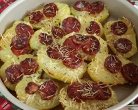 Batatas assadas ao queijo parmesão e linguiça portuguesa