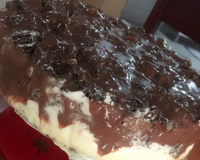 Torta de brigadeiro, sorvete e bis