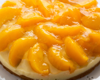 A sobremesa dos sonhos: essa torta de pêssego é tão leve que derrete na boca