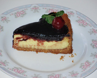 Torta de cream cheese com geleia de jabuticaba