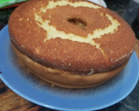 Bolo de fubá cremoso com queijo