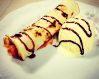 Panqueca de banana ao vinho branco e doce de leite