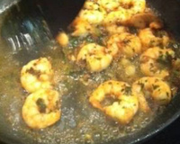 Camarão na manteiga com alho