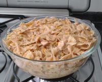 Macarrão com estrogonofe de frango rápido e fácil