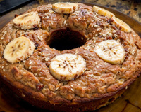Bolo de banana com aveia fitness com apenas 5 ingredientes: perfeito para quem ama doce mas não dispensa a academia
