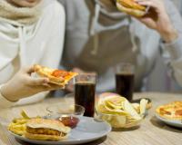 Dieta ocidental deixa marcas ruins no corpo: novo estudo aponta dieta alternativa com boas propriedades