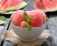 Sorvete de dois ingredientes pouco calórico que você pode comer todos os dias e é perfeito pra essa onda de calor!