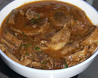 Lingua ao molho de madeira