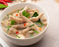 Pé de galinha é mesmo rico em colágeno? Conheça os benefícios e o que é mito ou verdade