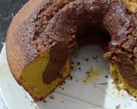 Bolo de cenoura mesclado com chocolate de liquidificador