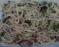 Macarrão alho e óleo e brócolis