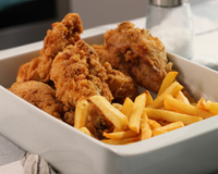 Frango frito crocante estilo KFC: depois dessa receita do TudoGostoso, o delivery perdeu a graça