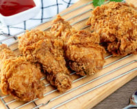 Nunca mais gastei no delivery depois que fiz essa receita do TudoGostoso de frango empanado tipo KFC: é muito crocante e fácil de fazer