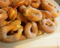 Rosquinha de leite condensado simples e fácil.