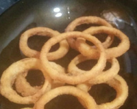 Aneis de cebola crocantes