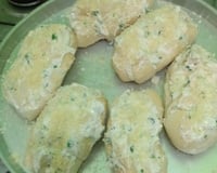 Pão de alho para churrasco com pão francês amanhecido