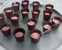 Mousse de maracujá no copinho de chocolate