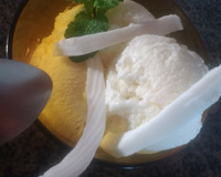 Sorvete cremoso de coco