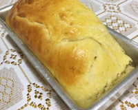 Pão de batata recheado com mortadela