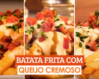 Batata frita com queijo cremoso e calabresa