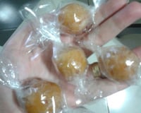 Bala de coco caramelizada (bala baiana ou bala de ovo)