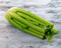 Os "vegetais do imperador", como são chamados na China, muitas vezes são recebidos com desgosto pelos brasileiros porque eles não sabem como comê-los de forma saborosa!