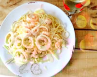 Talharim ao molho de camarão no vinho branco