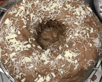 Bolo de chocolate com coco de liquidificador