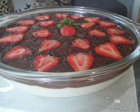 Mousse de limão com cobertura cremosa de chocolate