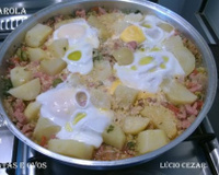 Caçarola de linguiça com batata e ovos