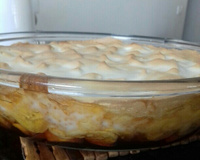 Chico balanceado com banana